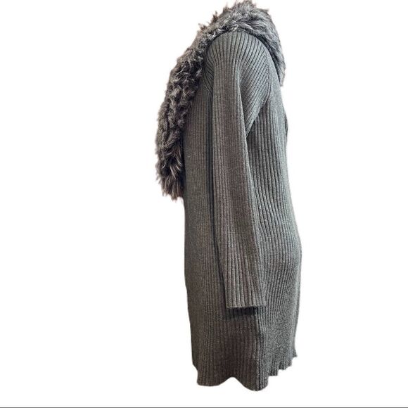Michael Kors Grey Faux Fur Ribbed Sweater Cardigan Size Medium - Picture 2 of 12